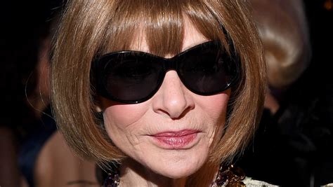 why does Anna Wintour wear dark glasses